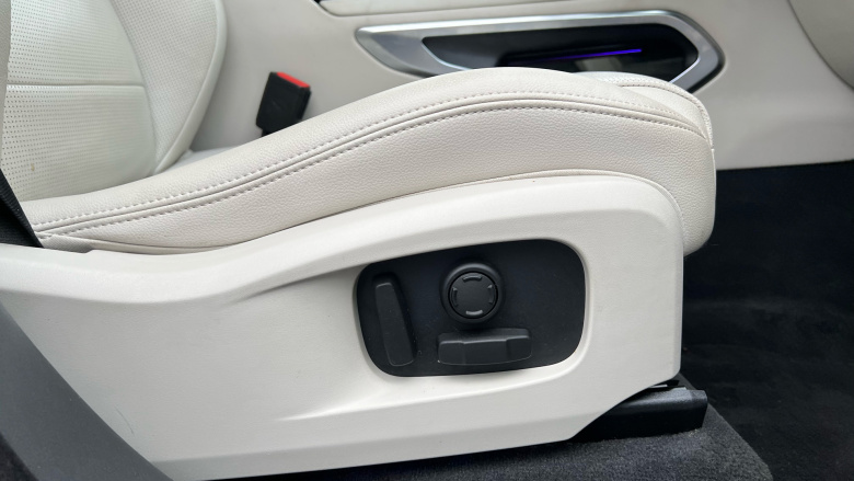 Jaguar F-Pace 2.0 D200 R-Dynamic Black 5dr Auto AWD Diesel Estate